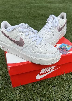 Жіночі шкіряні кросівки nike air force 1 gs white