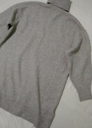 Удлинённый свитер с горловиной2 фото