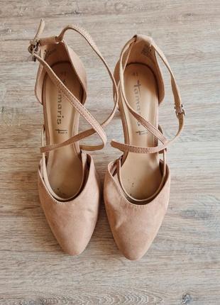 Пудровые стильные туфли на каблуках Tamaris2 фото
