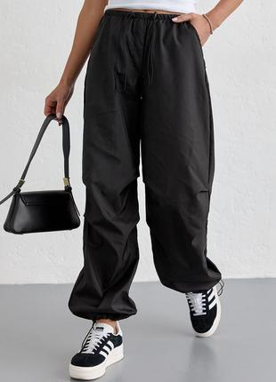Жіночі трендові широкі чорні штани-карго з плащової тканини 42
