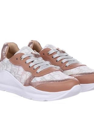 Массивные кожаные кроссовки с трендовой подошвой  36 польша