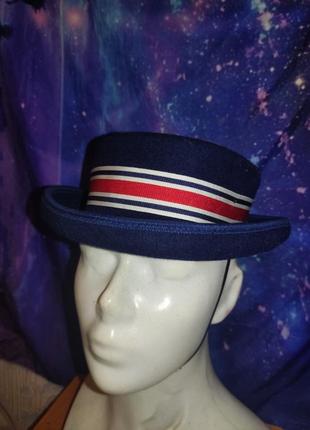 Стильный фетровый шляпок конотье