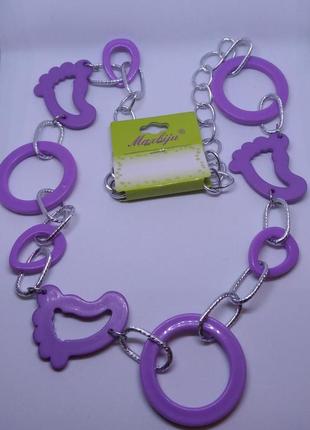 Кольє намисто ланцюг довгий з пластиковими фігурами бузкового кольору.