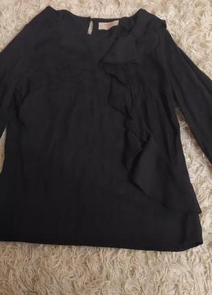 Базова чорна блуза з воланом віскоза4 фото