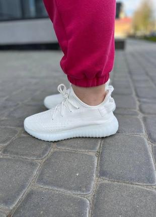 Мужские / женские кроссовки  adidas yeezy boost 350 v2 triple full white 27 фото