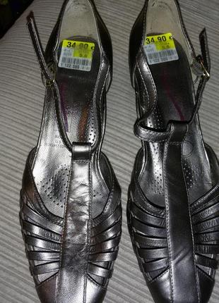 Кожаные босоножки, летние туфли medicus,размер 39 (25,5 см)