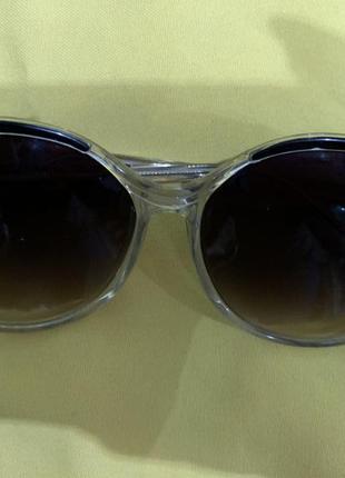 Стильні окуляри в оправі прозорою4 фото