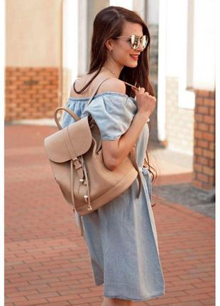 Шкіряний жіночий рюкзак світло-бежевий світлий модний рюкзак для дівчини сучасний рюкзак преміумкласу