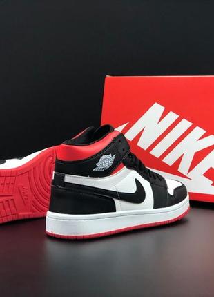 Демісезонні кросівки air jordan 1 high black red white / топовые мужские кроссовки на осень найк5 фото