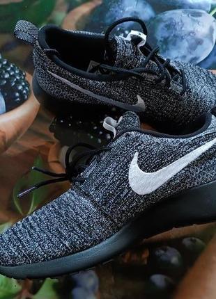 Оригінальні кросівки від nike roshe one flyknit art. 704927-011 / кросівки2 фото