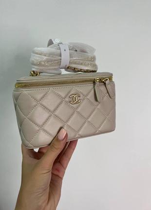 Жіноча сумка chanel classic beige lambskin pearl crush vanity bag 17 х 11 х 8 см