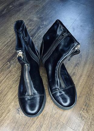 Стильні чоботи весна-осінь