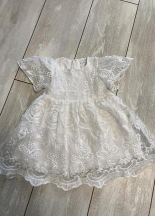 Нарядное белое детское платье