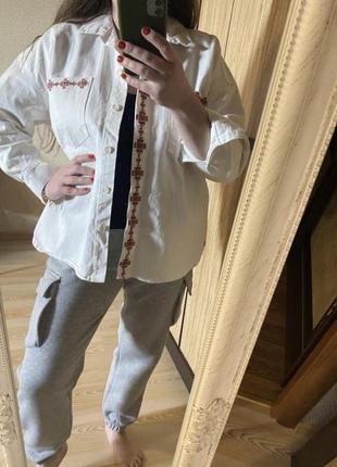 Новая белая джинсовая куртка рубашка с украинскими мотивами 50-52 р4 фото