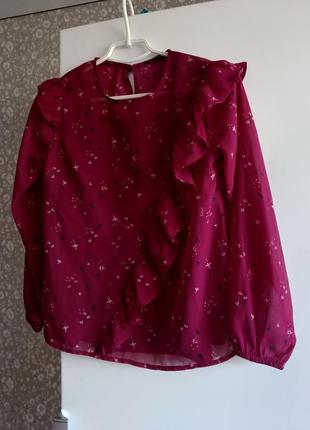 Блуза в цветочный принт с воланом рюшей на девочку 11-12 лет бордовая марсала