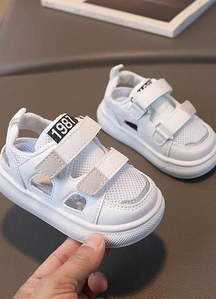 Кросівки -босоніжки