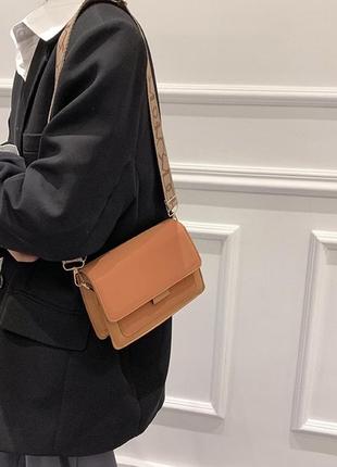 Женская классическая сумочка через плечо кросс-боди на ремешке бархатная велюровая замшевая рыжая коричневая3 фото