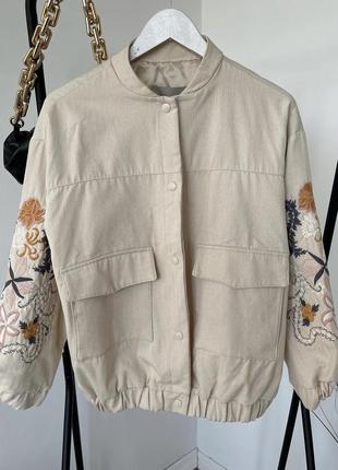 Женская куртка-бомбер с вышивкой на рукавах с вышивкой, вышиванка,8 фото
