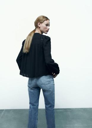 В наличии рубашка, блуза с бархатистой вышивкой