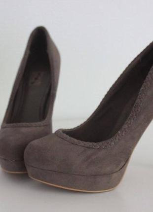 Туфлі stradivarius