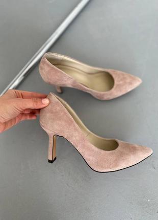 Класичні бежеві туфлі човники жіночі,лодочки,на підборі,демі,велюрові/велюр-жіноче взуття