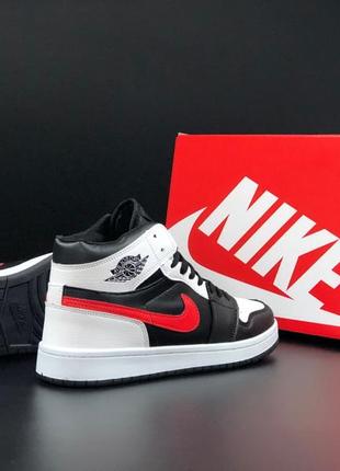 Кросівки nike   білі з чорним\червоні