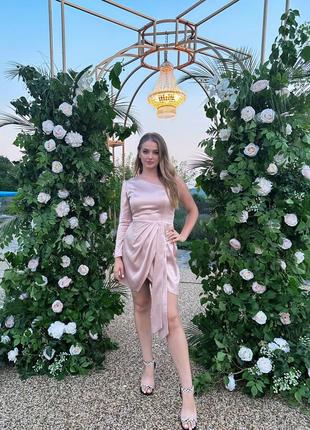 Платье выполнено под заказ 😇