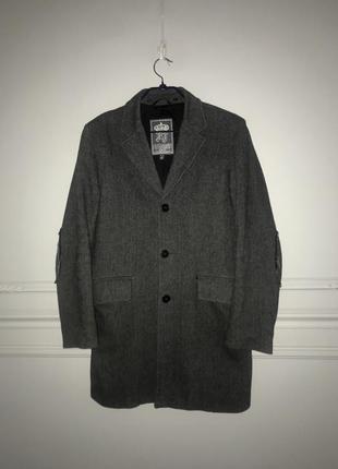 Стильное шерстяное брендовое пальто