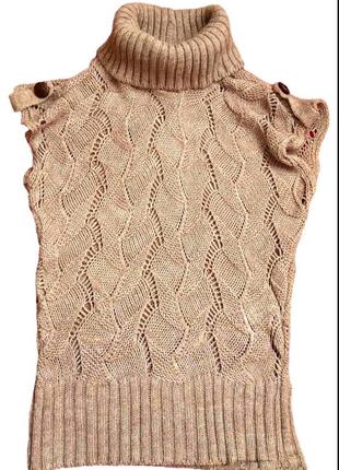 В'язана тепла жіноча безрукавка