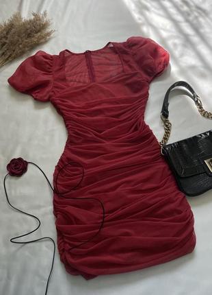 Мини платье со сборками, красное мини платье, платье с косточками пи
