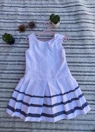 Сукня на дівчинку