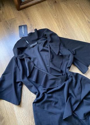Черное платье с рюшами2 фото