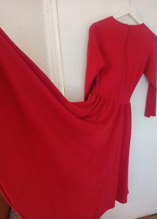 Платье миди с карманами и пышной юбкой