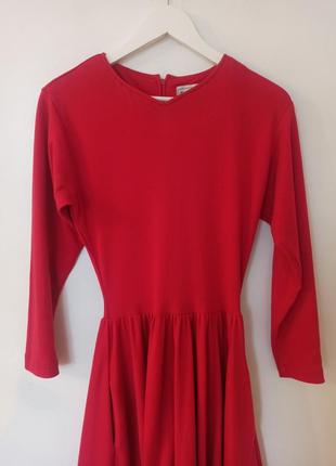 Платье миди с карманами и пышной юбкой