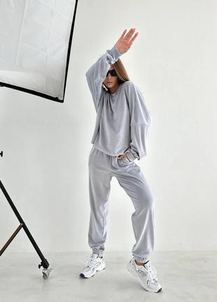 Базовый велюровый костюм кофта свободного прямого кроя брюки с высокой посадкой на резинке4 фото