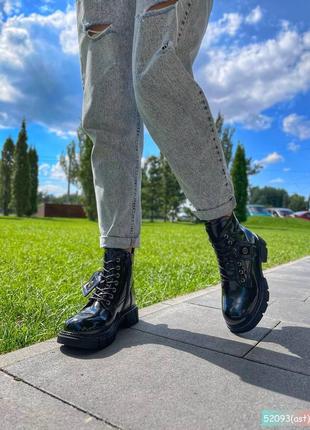 Женские черные демисезонные ботинки на шнуровке из натуральной лакированной кожи4 фото