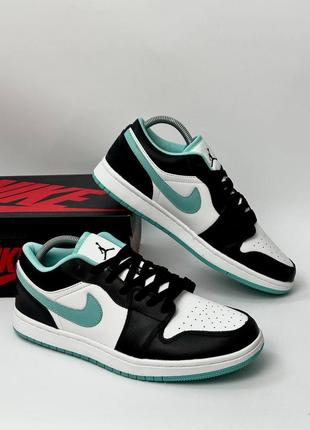 Мужские кроссовки This Air Jordan 1 has a gray suede base with subtle light blue accents and a light blue outsole