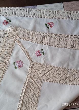 Скатертина ,серветка,вишита .