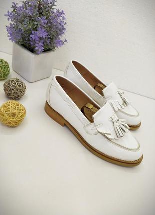 Шкіряні туфлі лофери прикрашені бахромою