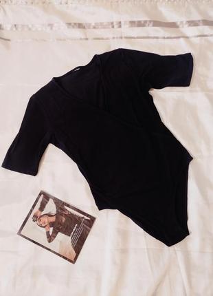 Чорна базова жіноча футболка боді