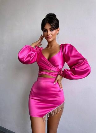 Ніжний атласний комплект декорований стразами, вечірній костюм зі спідницею