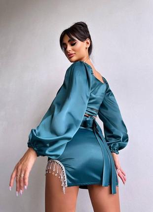 Ніжний атласний комплект декорований стразами, вечірній костюм зі спідницею7 фото