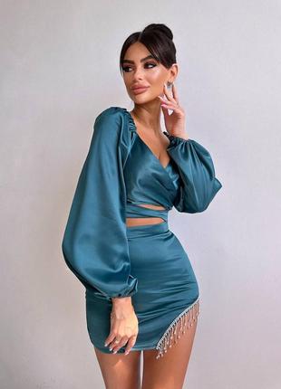 Ніжний атласний комплект декорований стразами, вечірній костюм зі спідницею3 фото