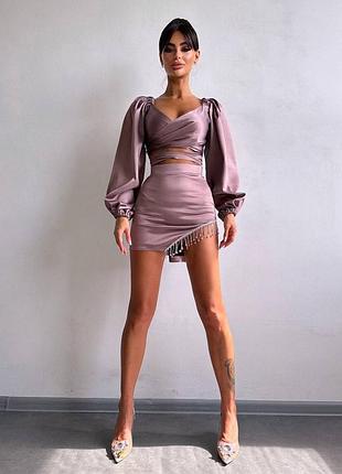 Ніжний атласний комплект декорований стразами, вечірній костюм зі спідницею8 фото