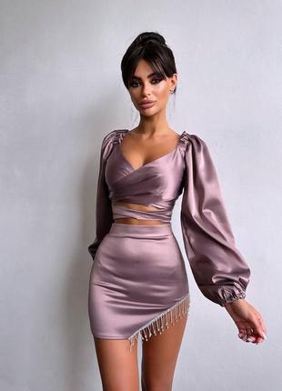 Ніжний атласний комплект декорований стразами, вечірній костюм зі спідницею3 фото