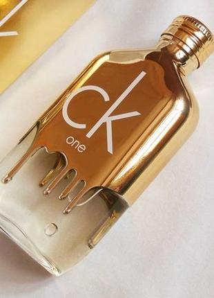 Оригинал calvin klein ck one gold 50 ml (кельвин клейн ван голд ) туалетная вода edt