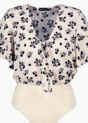 Пудрова блузка боді з квітковим принтом
