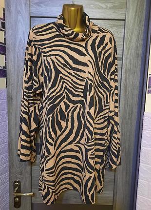 Шикарное платье с широкими рукавами размер 38/40