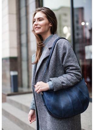 Кожаная женская сумка круассан синяя удобная женская сумка красивая женская сумка круассан ручной работы1 фото