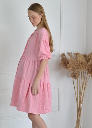 Легкое розовое платье по колено средней длины для беременных и кормящих 42-564 фото
